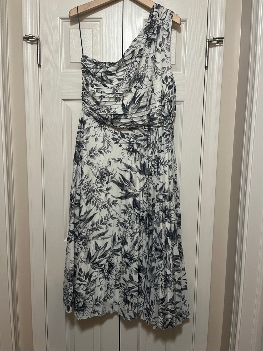 H&M One Shoulder Dress - Black and White Floral - Picture 5 of 7